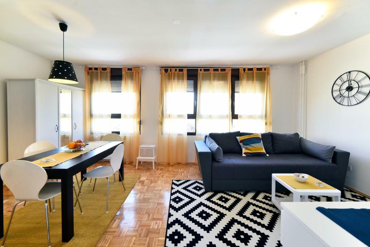 Apartment Place4U Zagreb Buitenkant foto